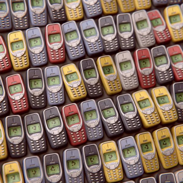A grid of Nokia 3310's
